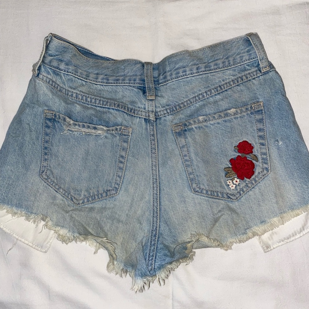 SIZE 25 DENIM SHORTS WITH ROSE DETAIL